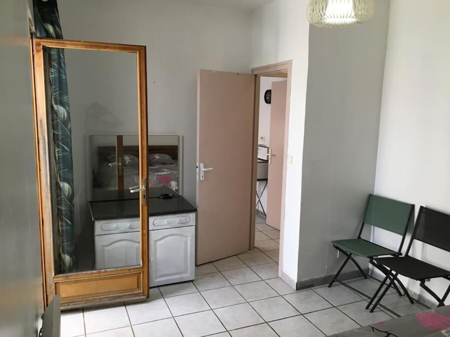 Apartment Flc 6 Couchages 2 Terrasse Metro 290m Marseilles