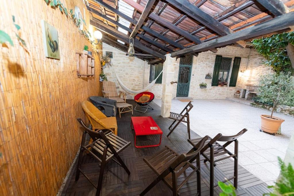 Anna-maria : Grand 10 Personnes+parking Prive -actif+ Location- Apartment