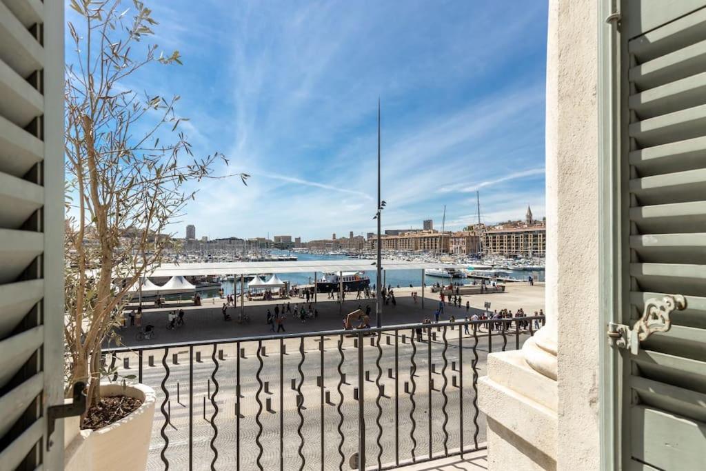 Le M Luxueux Sur Le Vieux Port De Marseilles
