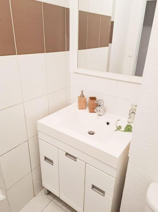 Proche De La Gare & De La Friche Apartment *