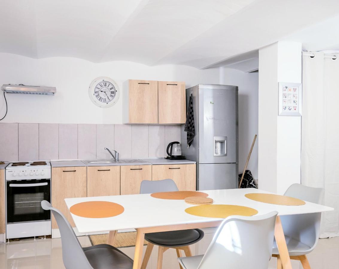 Apartment Proche Velodrome F4 Dans Villa Avec Parking Et Piscine Partagee *
