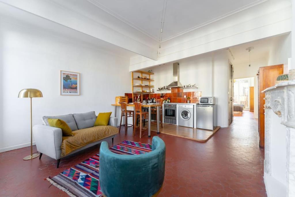 Apartment Superbe Appart, Central, Petit Balcon & Vue Place Marseilles
