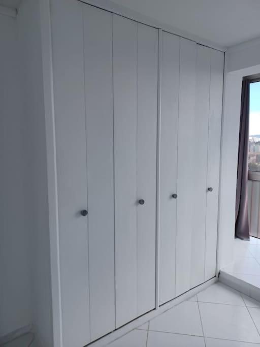 Spacieux Securisee, Garage Appartement *
