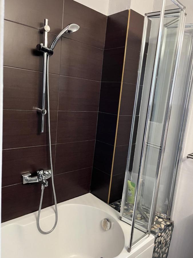 Apartment Sun Escape, Renove Climatise 3 Pieces 4-6 Pers, 350m De La *