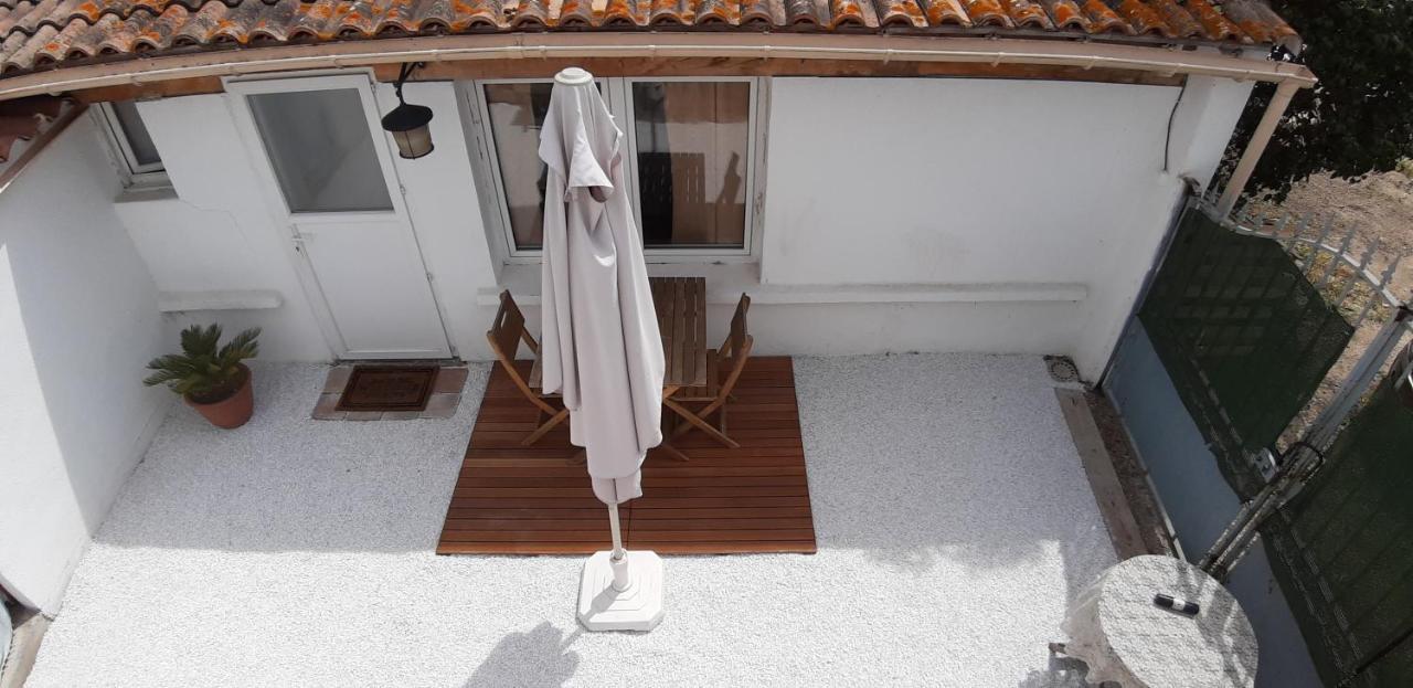 Petit Independant Dans Jardin Avec Parking Et Portail Electrique *