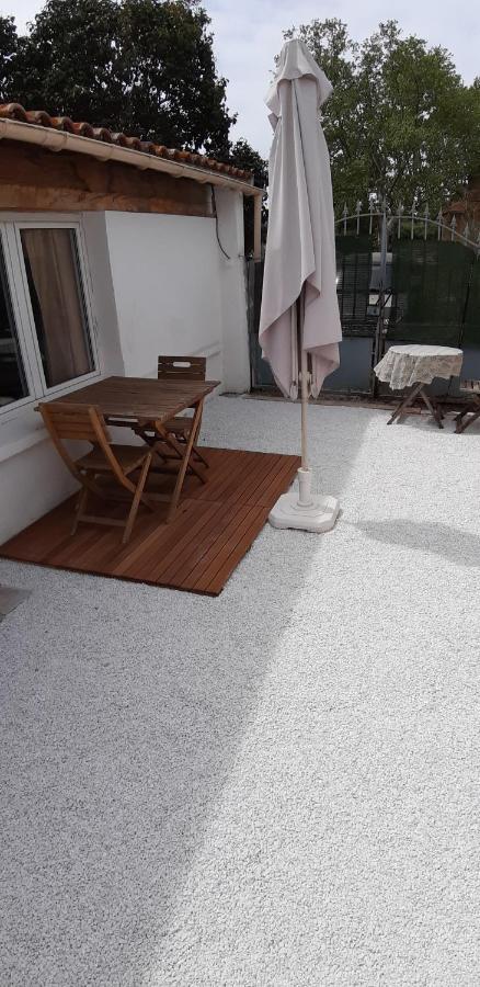 Petit Independant Dans Jardin Avec Parking Et Portail Electrique