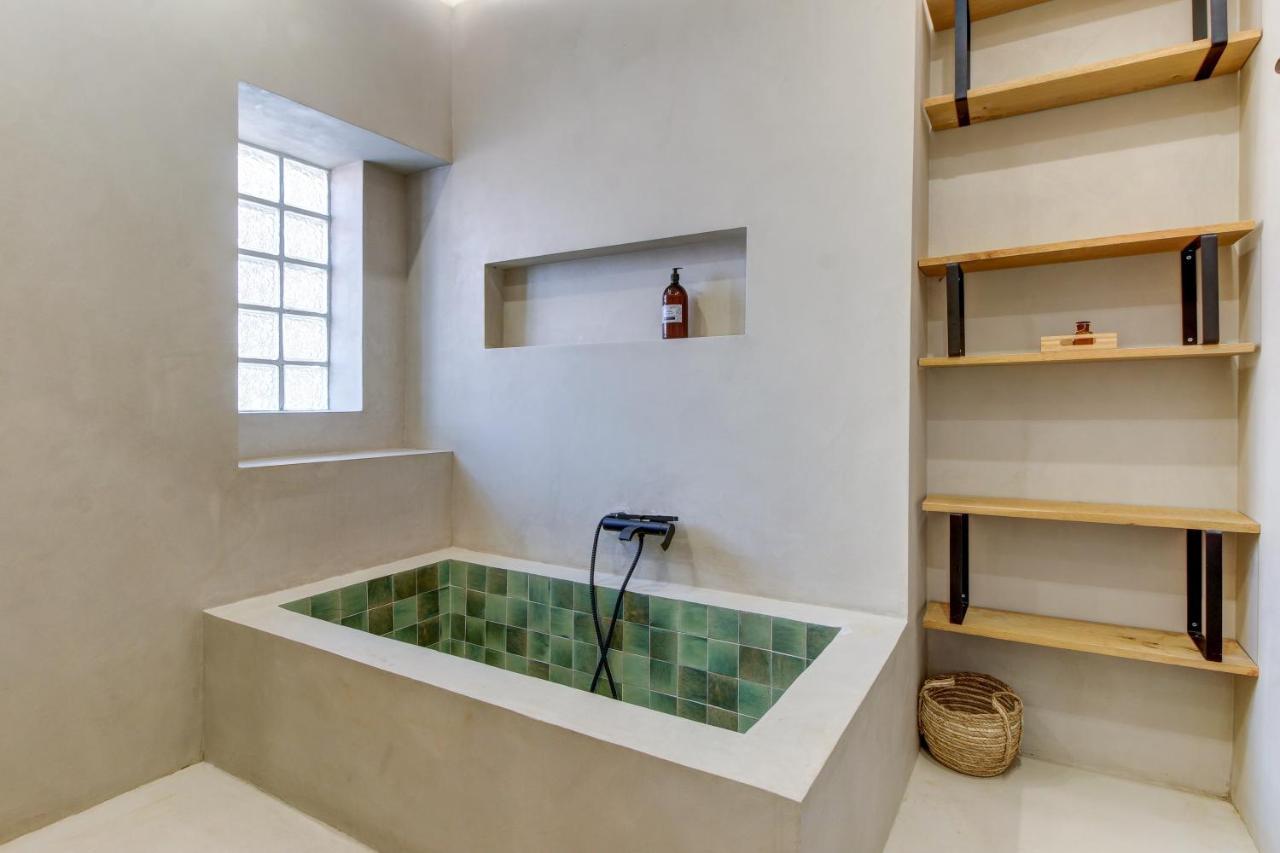 Holiday home La Maison D'endoume - Maison Avec Piscine Et Salle De Sport Marseille