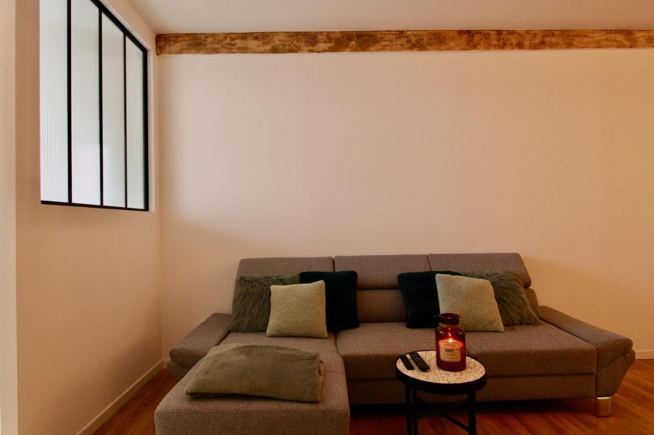 Chic And Nenwly Renovated - Location *