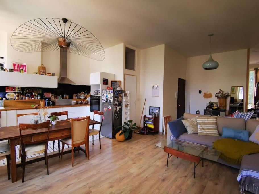 Spacieux Et Lumineux Apartment *