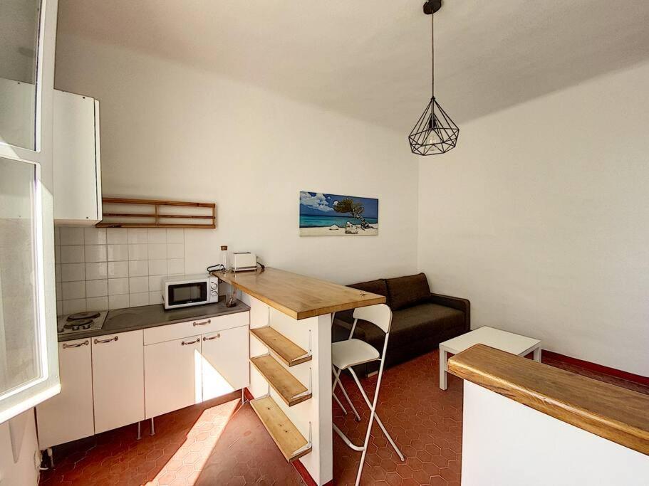 4 Couchages Bord De Pointe Rouge * Marseilles