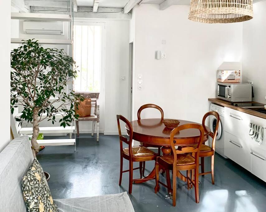 Charmant Duplex Avec Balcon Apartamento Marselha