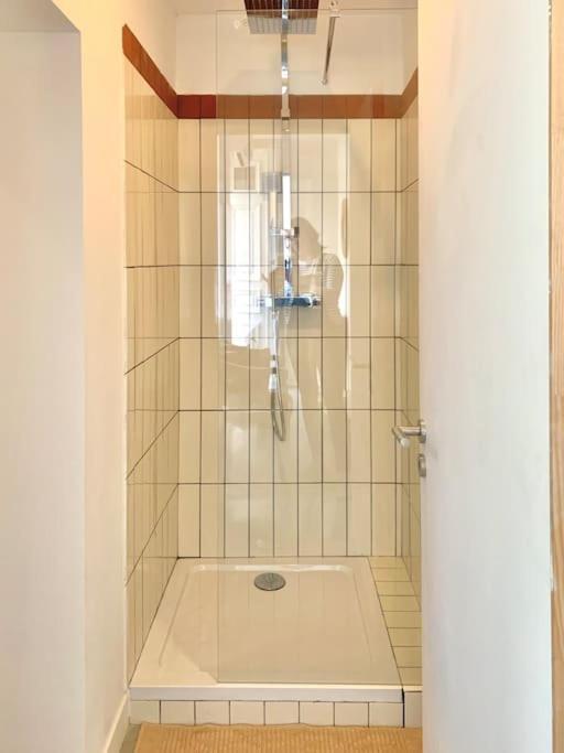 Charmant Duplex Avec Balcon Apartamento *