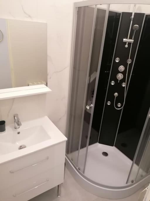 Apartment Grand 5 Avec Jacuzzi Exterieur Privee Marseille