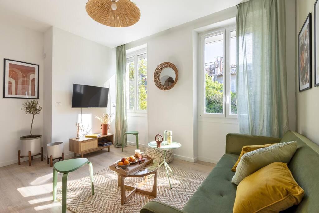 Sunny And Cosy Flat In The Heart Of Apartment