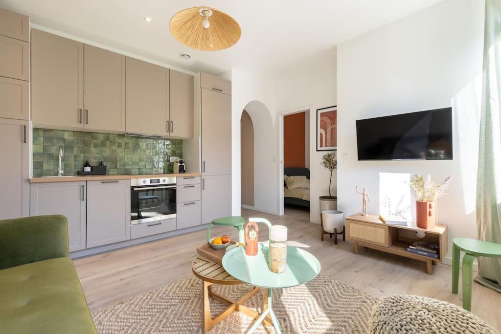 Sunny And Cosy Flat In The Heart Of Apartment