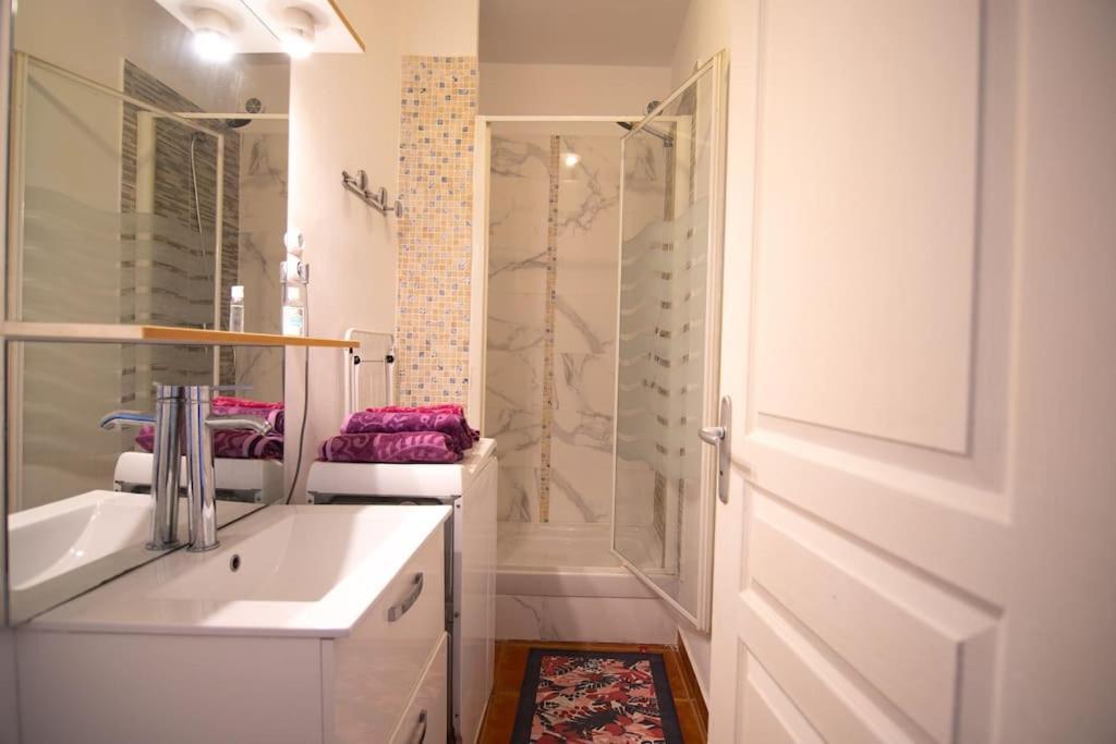 Flc-2 Rooms, 6p, Lift, Balconies, Quiet, Station 5 Mins Apartamento Marselha