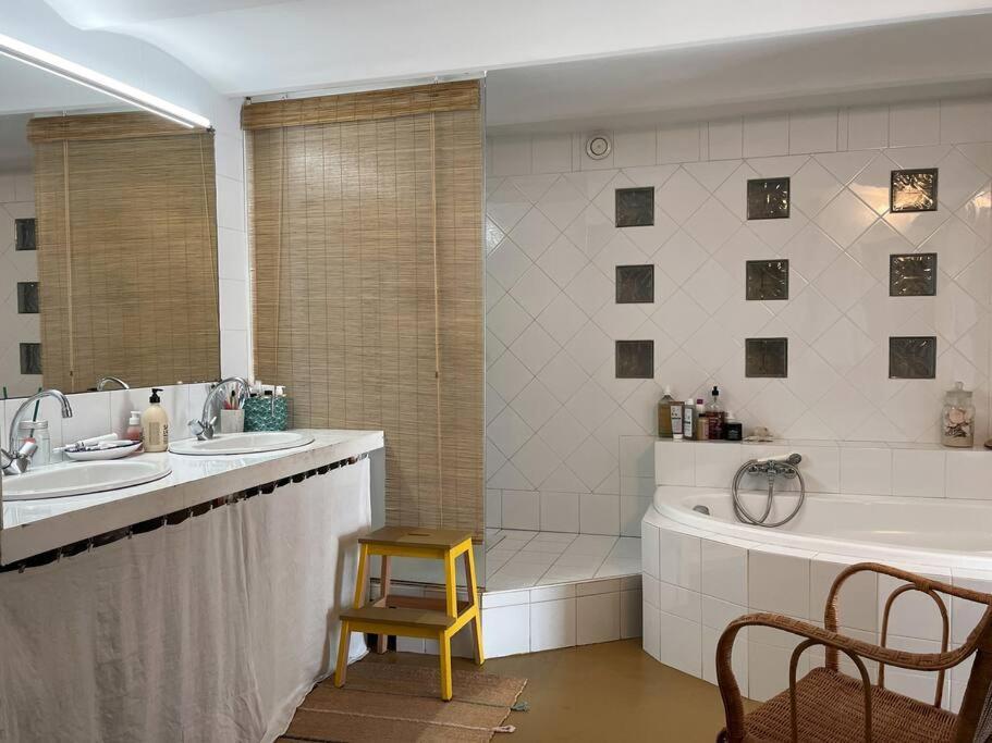 Maison 180 M2 Avec Bassin-piscine En Bois A Vauban Marseille