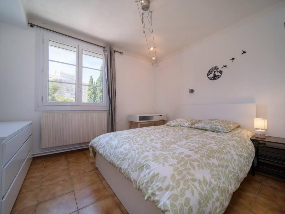 Tout Equipe Traversant 6 A 8 Couchages * Marseille