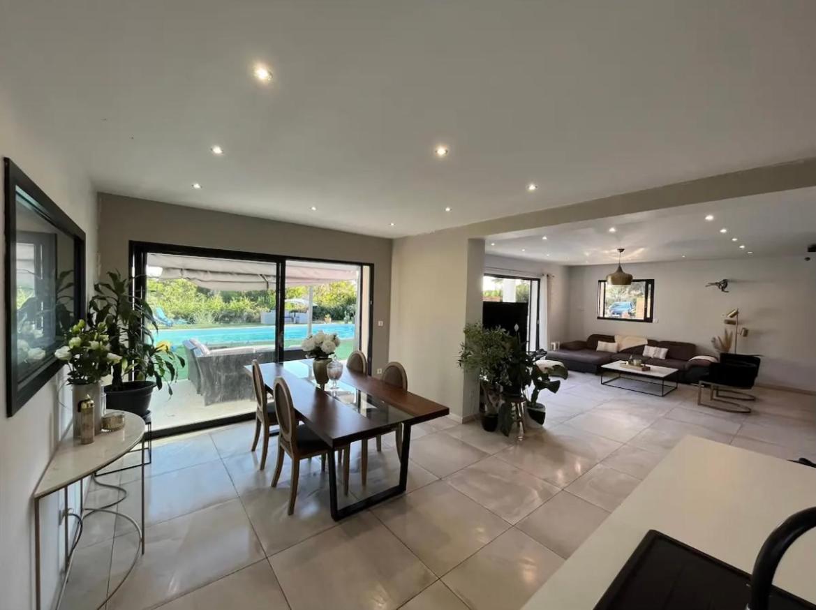 Dans Les Hauteurs De Villa Marseilles