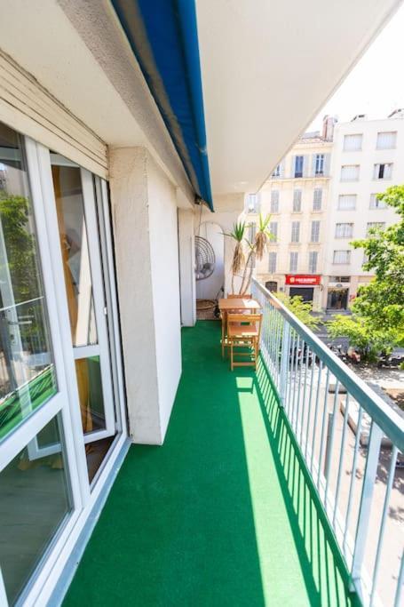 T5, 4 Chambres, St Charles/joliette Wifi, Terrasse Apartamento