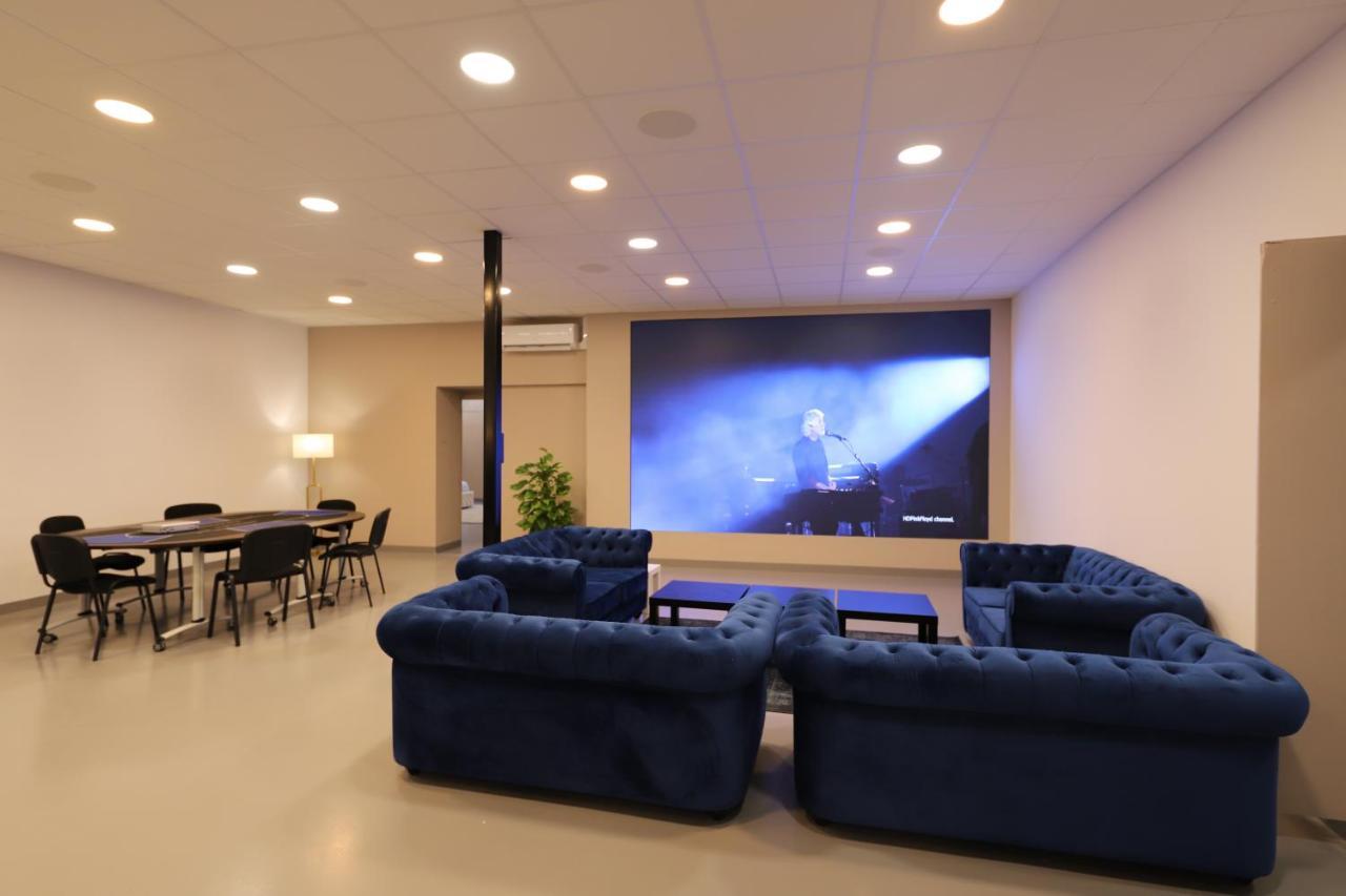 Loft 250m2 Avec Ecran Led Geant De 10m2 Aparthotel *