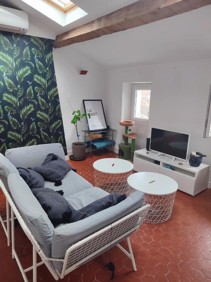 Sunny, Spacious And In Location! Apartment *