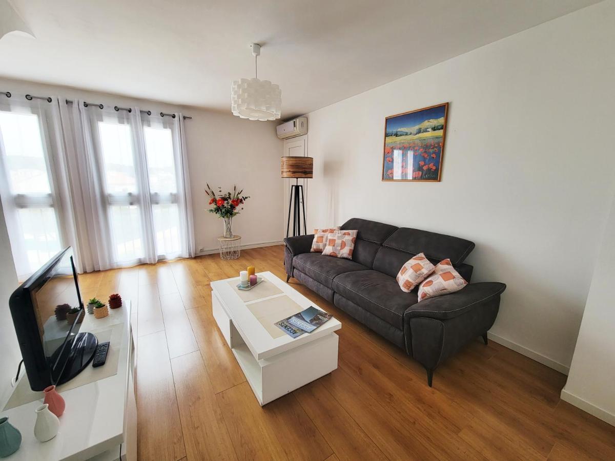 Apartment T3 Renove, 4 Couchages, Entre Aix Et