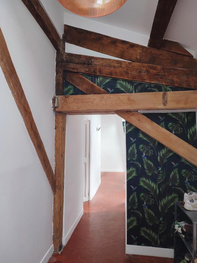 Sunny, Spacious And In Location! Apartamento Marselha