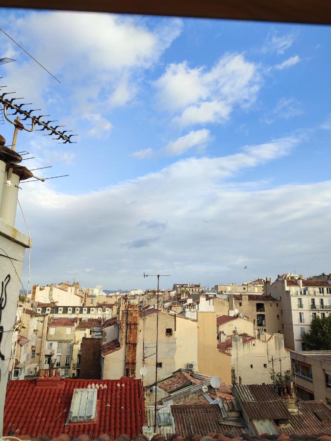 Sunny, Spacious And In Location! Marseille