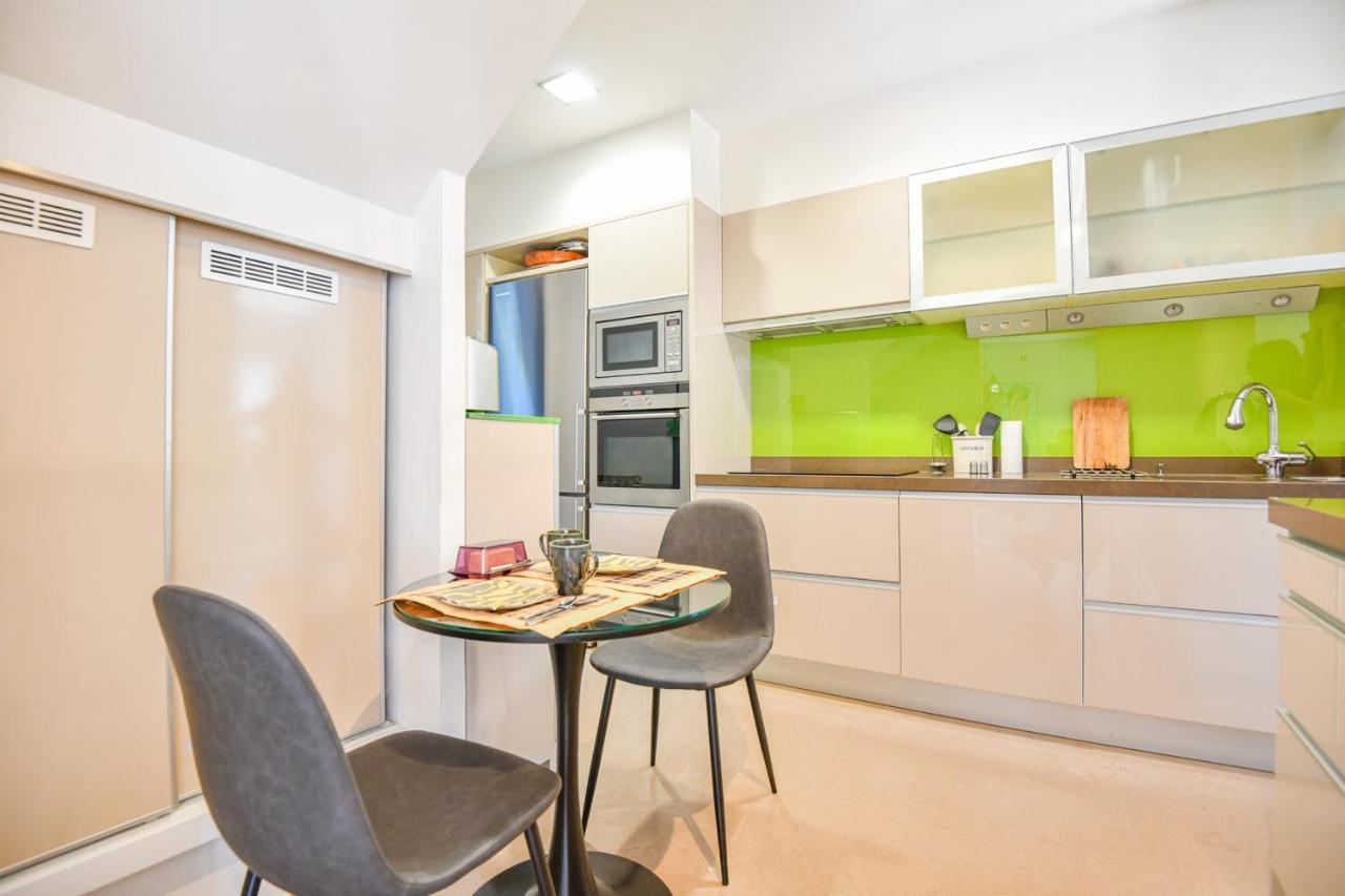 Notre-dame - Piscine Parking 4 * Marseille