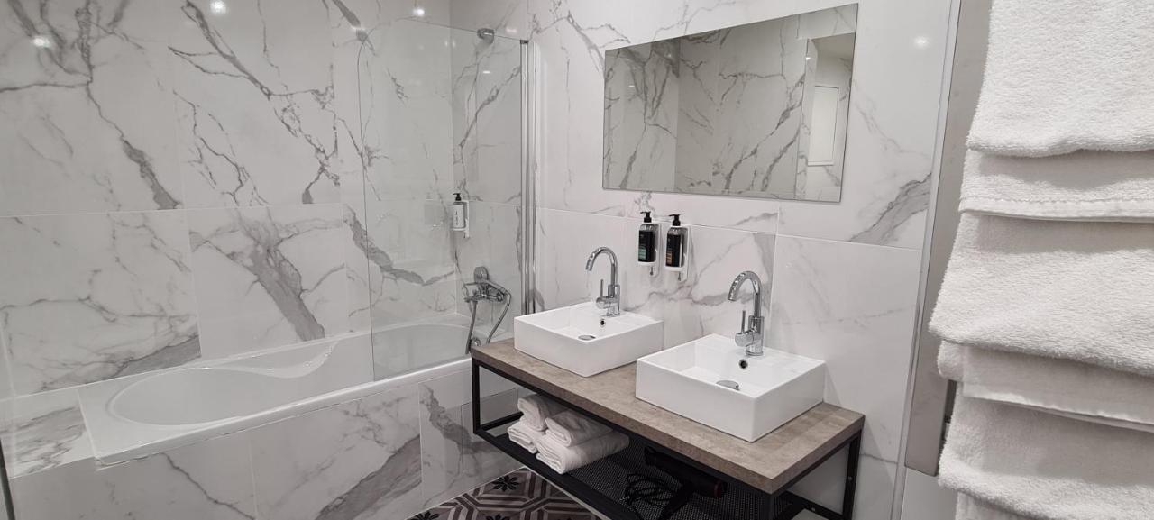 Le M Hotel 3*