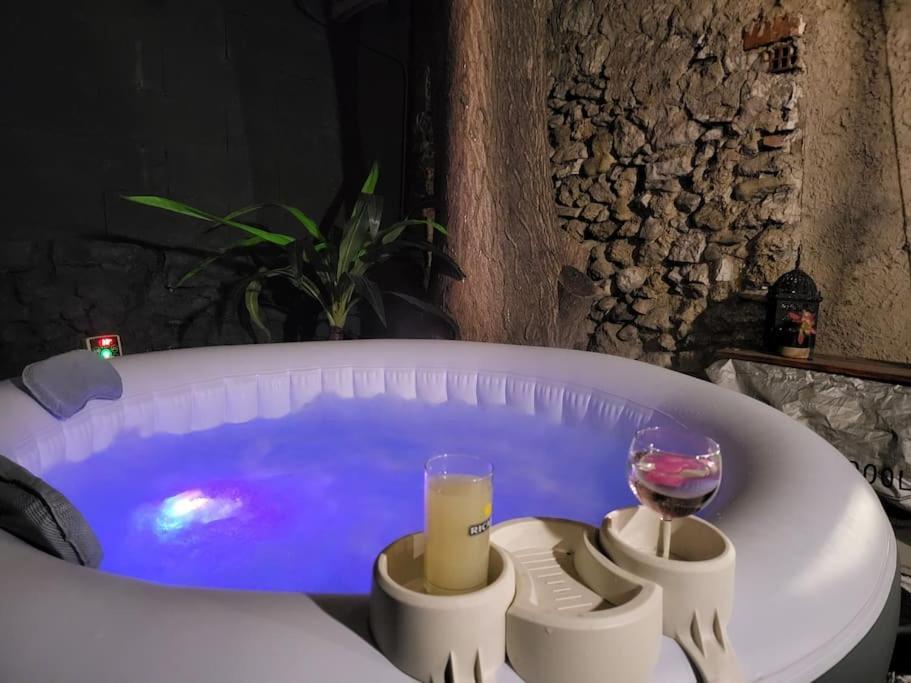 Studio-valentine Climatisee Avec Piscine Chauffee Appartement *