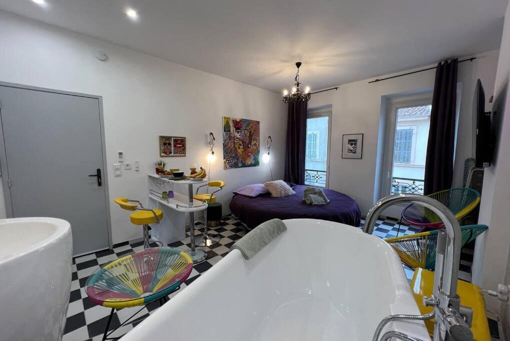 La Popart - Baignoire - Lit Rond Apartment Marseille