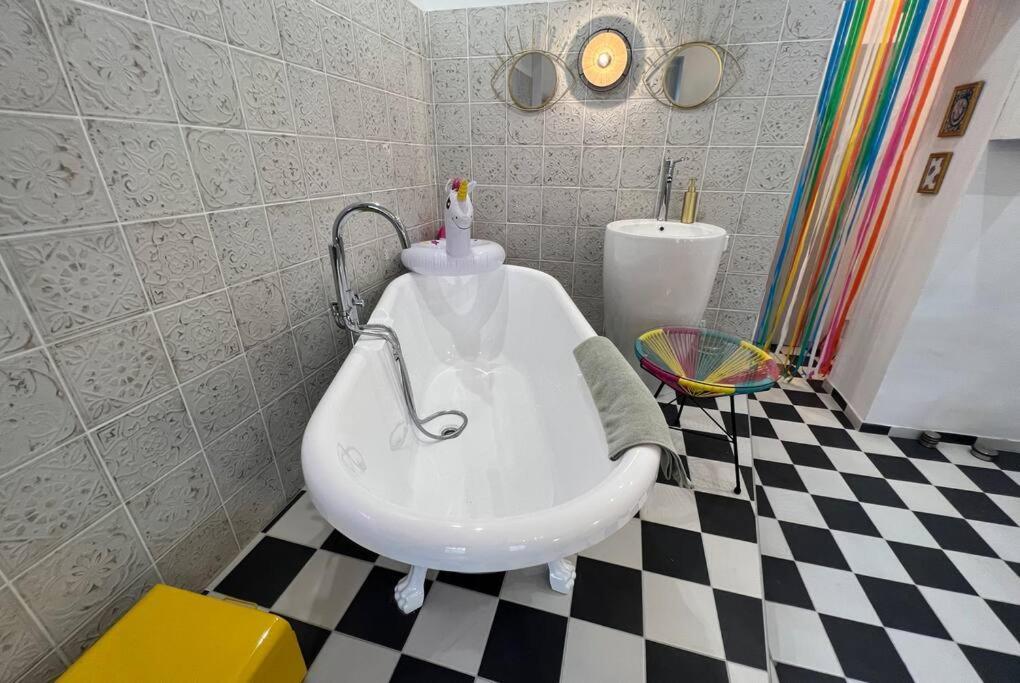 La Popart - Baignoire - Lit Rond Apartment Marseille