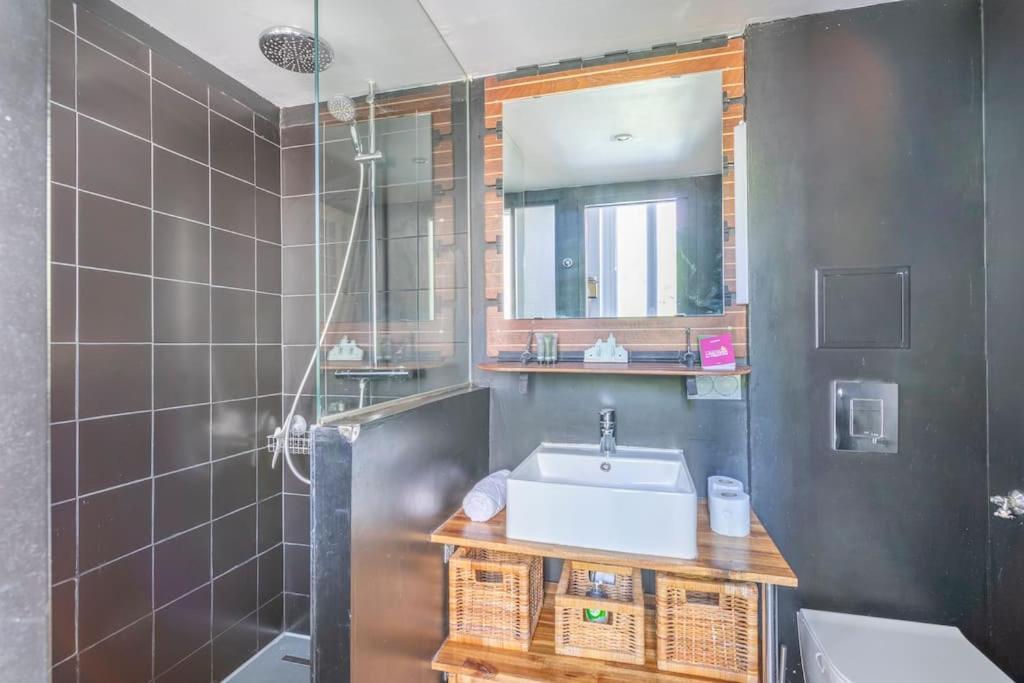 25aug Cosy Au Cours Julien Apartment