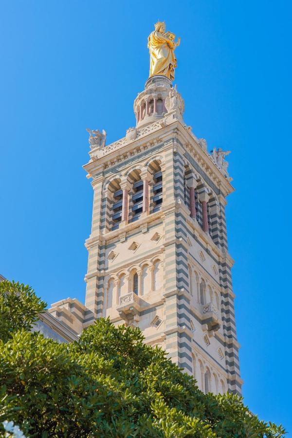 Building La Canebiere ,vieux Port *