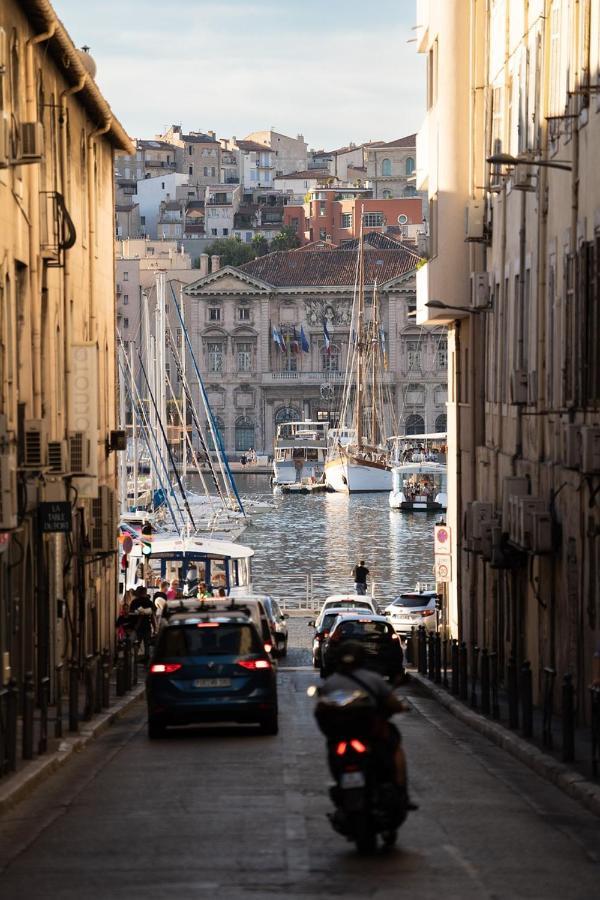 Building La Canebiere ,vieux Port