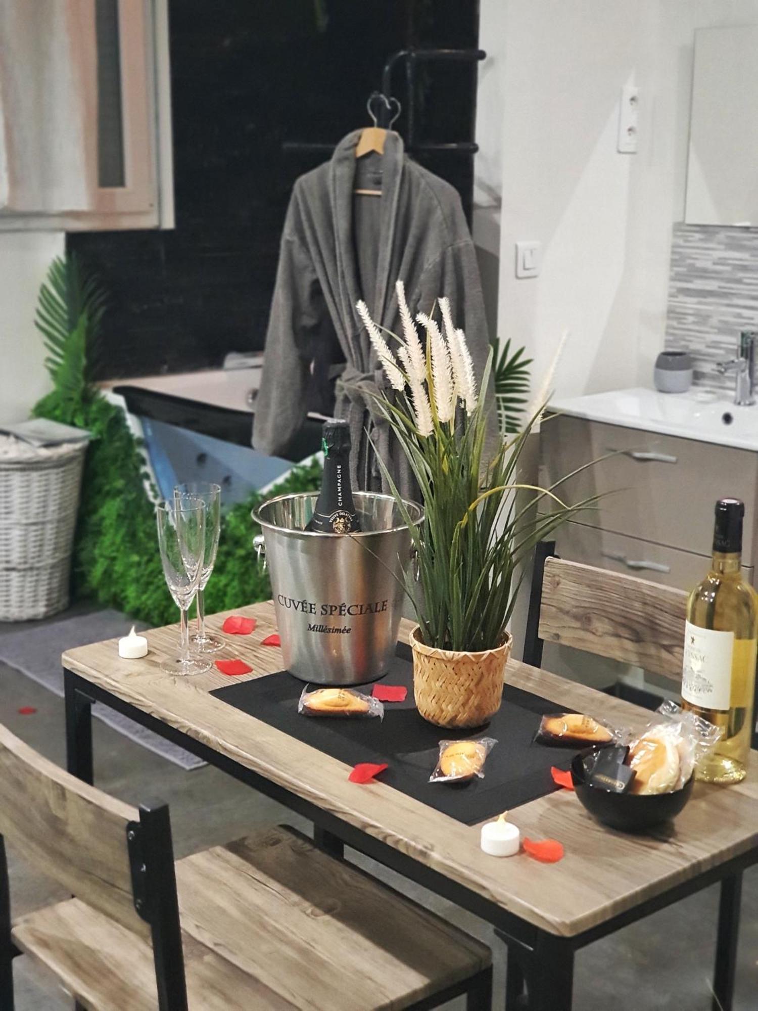 Jacuzzi Privatif Des Catalans Appartement Marseille