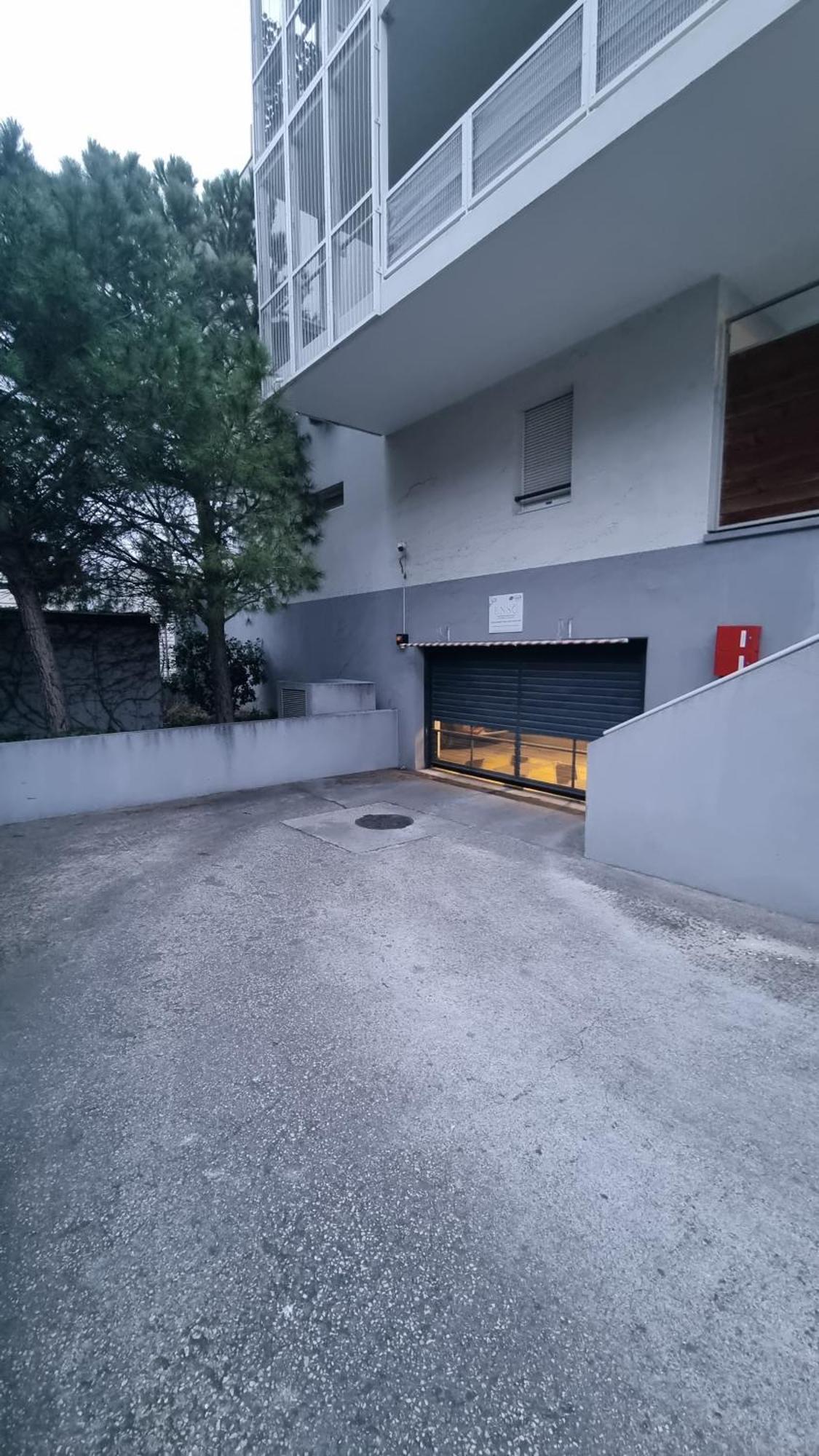 T3 Spacieux Et Paisible Avec Deux Places Parking Proche Vieux Port Apartamento