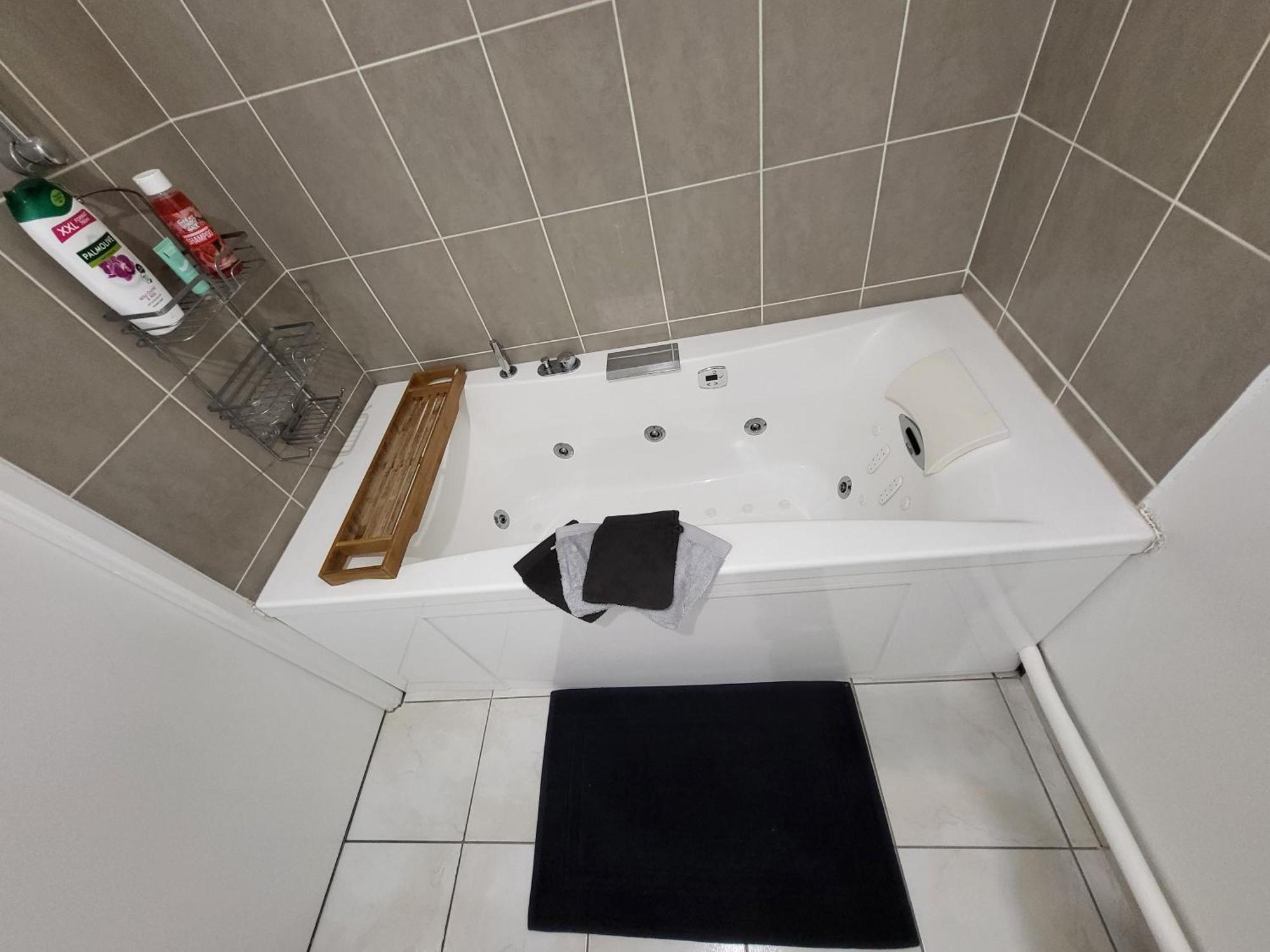 Apartamento T3 Spacieux Et Paisible Avec Deux Places Parking Proche Vieux Port *