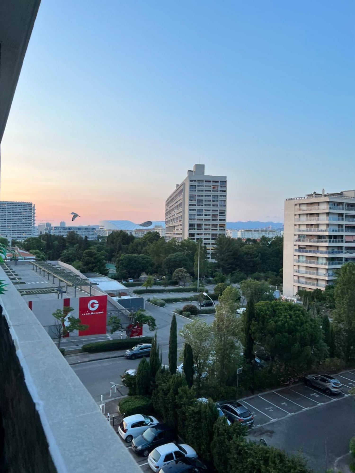 Mountain View Penthouse: Beachside Luxury With Parking Apartment Marseille
