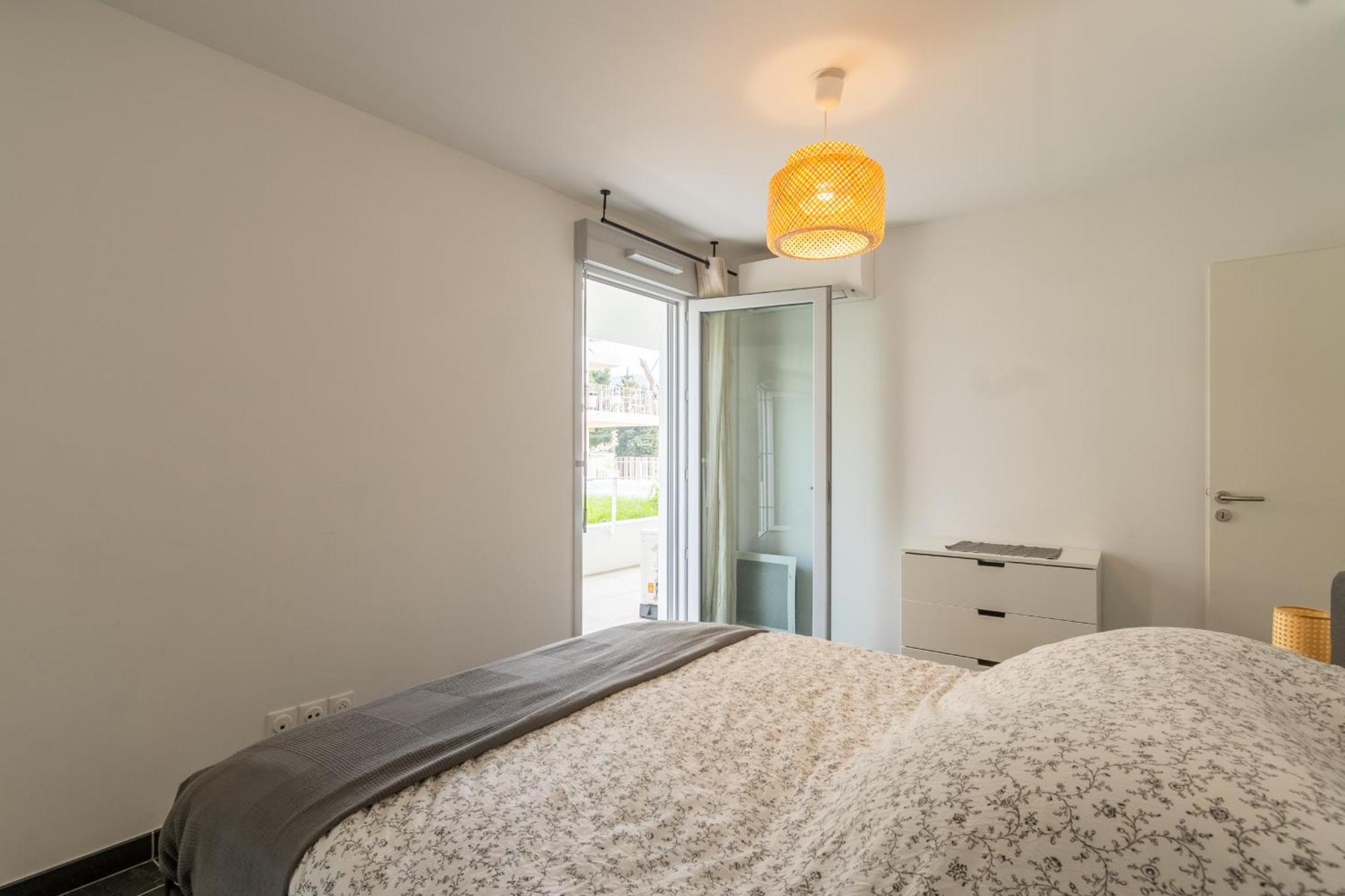 70 M2 Climatise Avec Balcon Et Parking Apartamento *