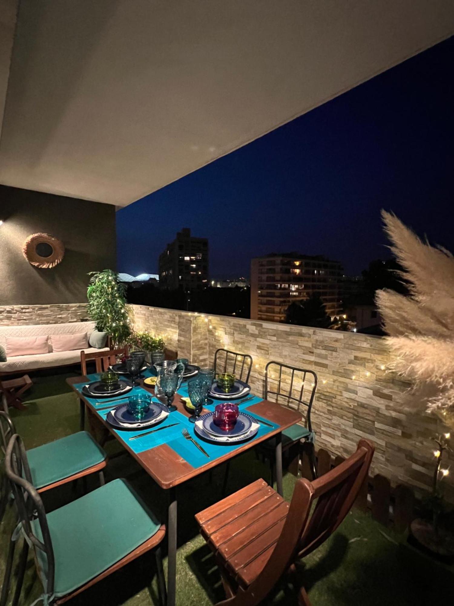 Mountain View Penthouse: Beachside Luxury With Parking Apartment *