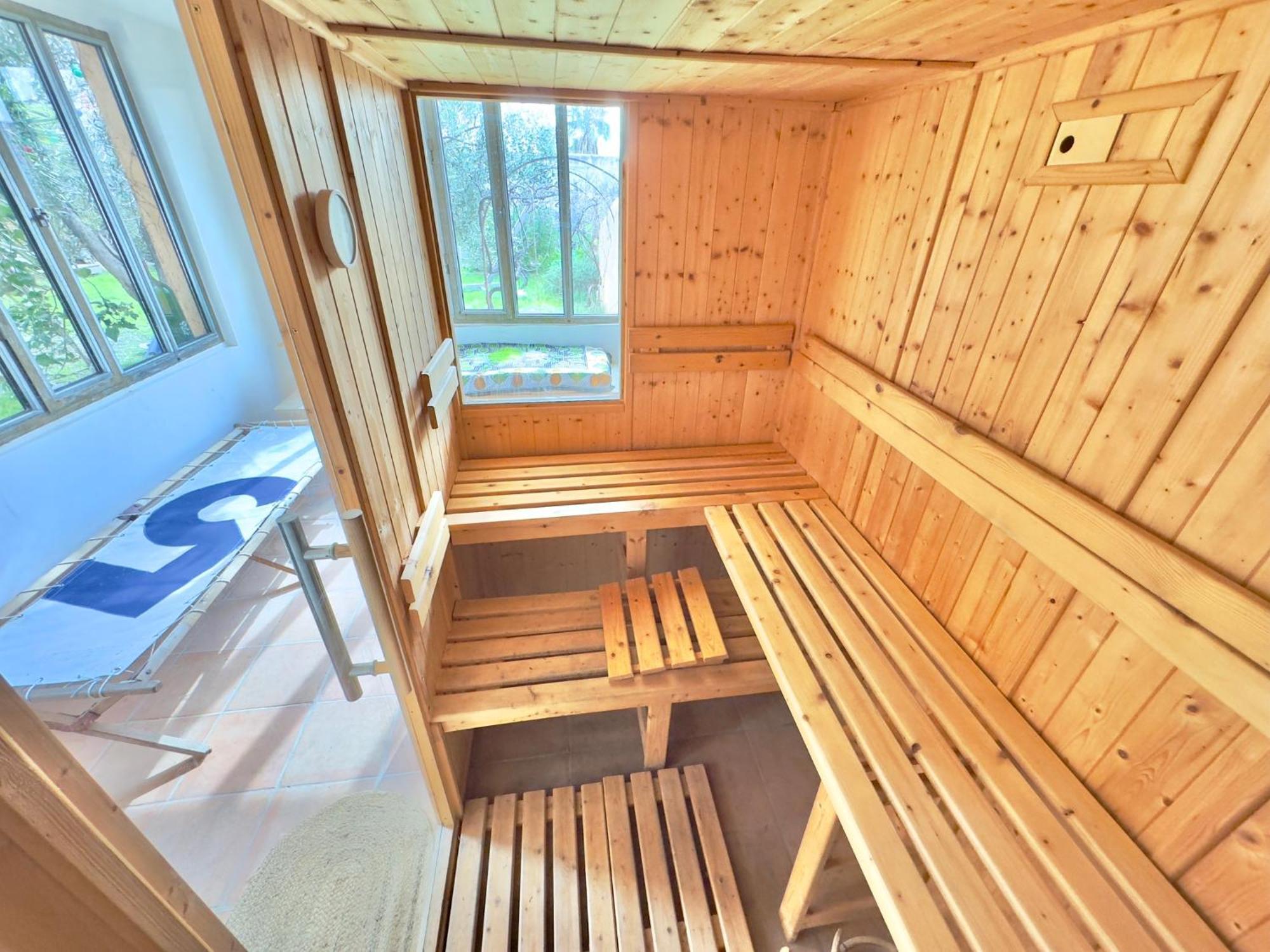 Holiday home Piscine & Sauna Maison Classee Au Coeur De
