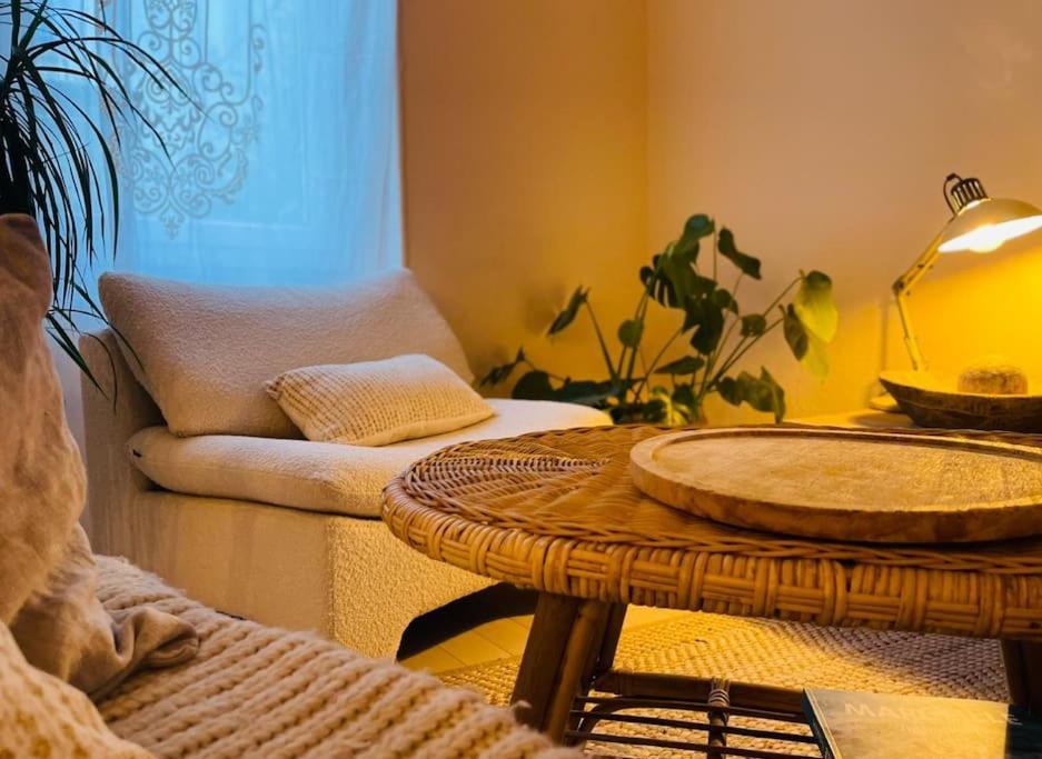 C'est La Vie… A Apartment