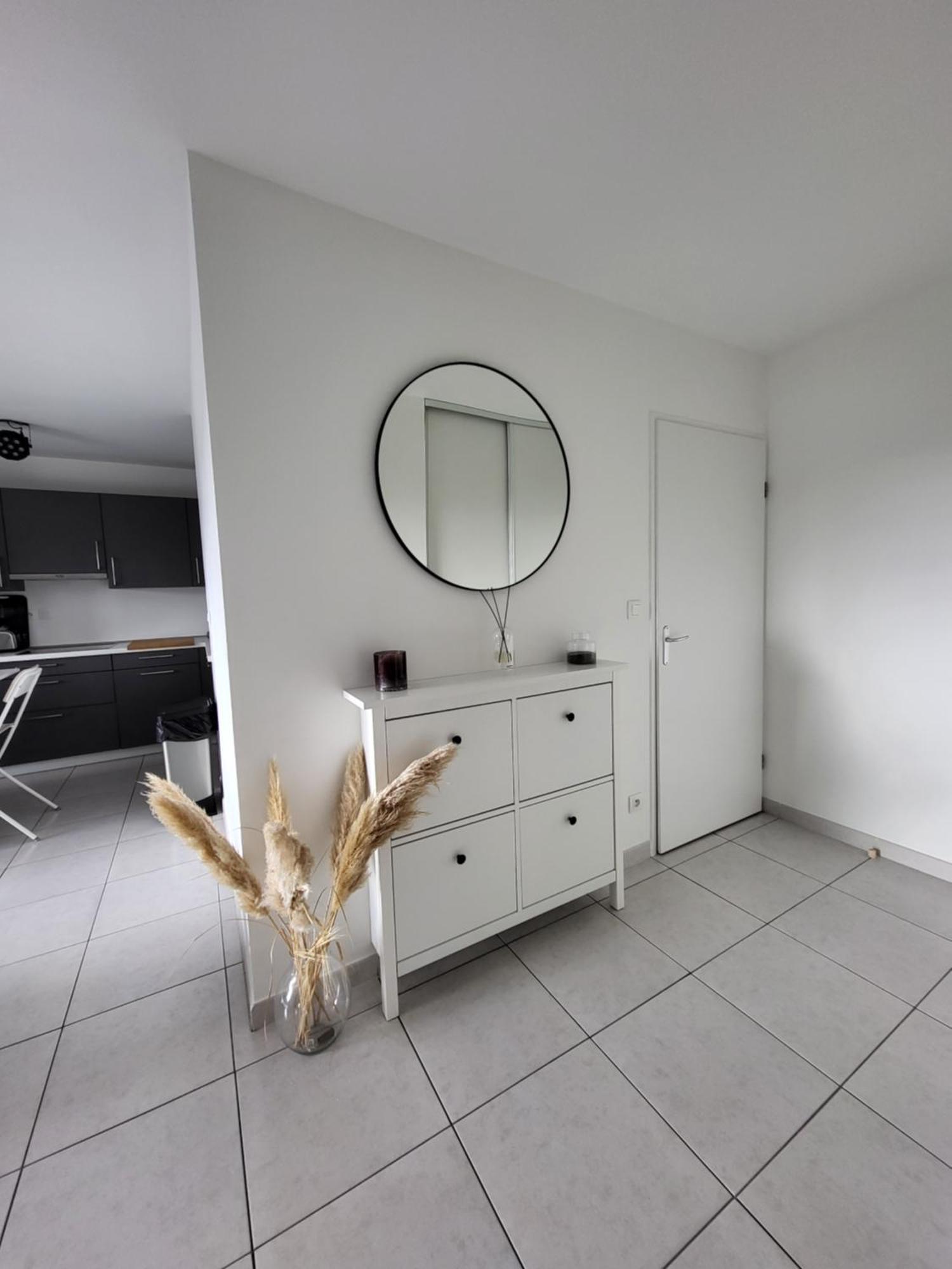 T3 Spacieux Et Paisible Avec Deux Places Parking Proche Vieux Port Apartamento