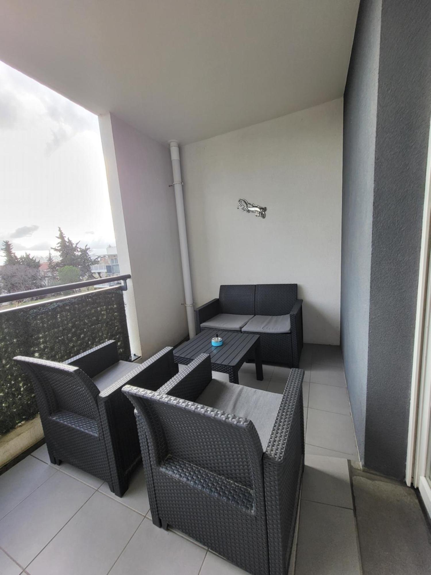 T3 Spacieux Et Paisible Avec Deux Places Parking Proche Vieux Port Apartamento
