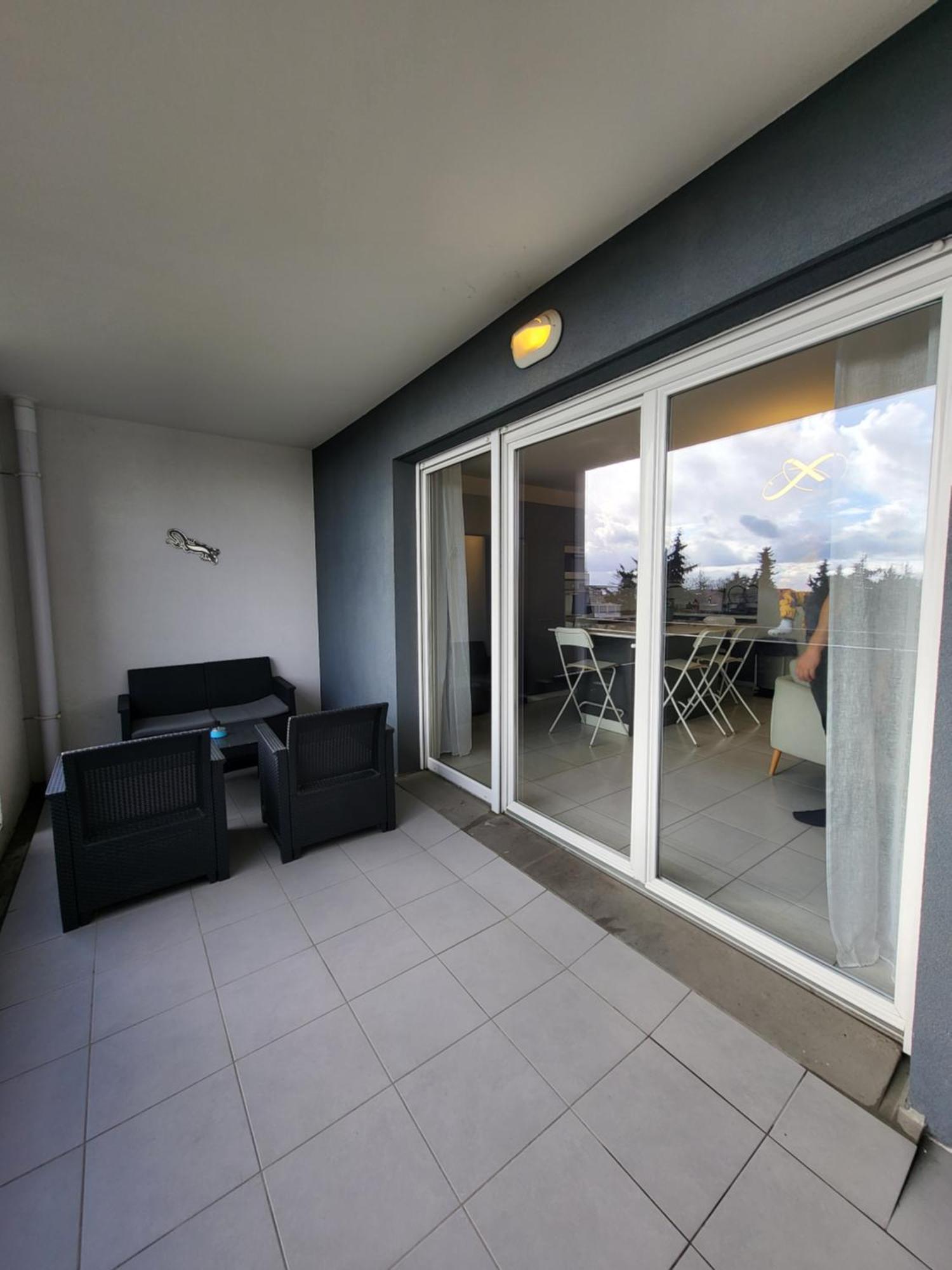 Apartamento T3 Spacieux Et Paisible Avec Deux Places Parking Proche Vieux Port