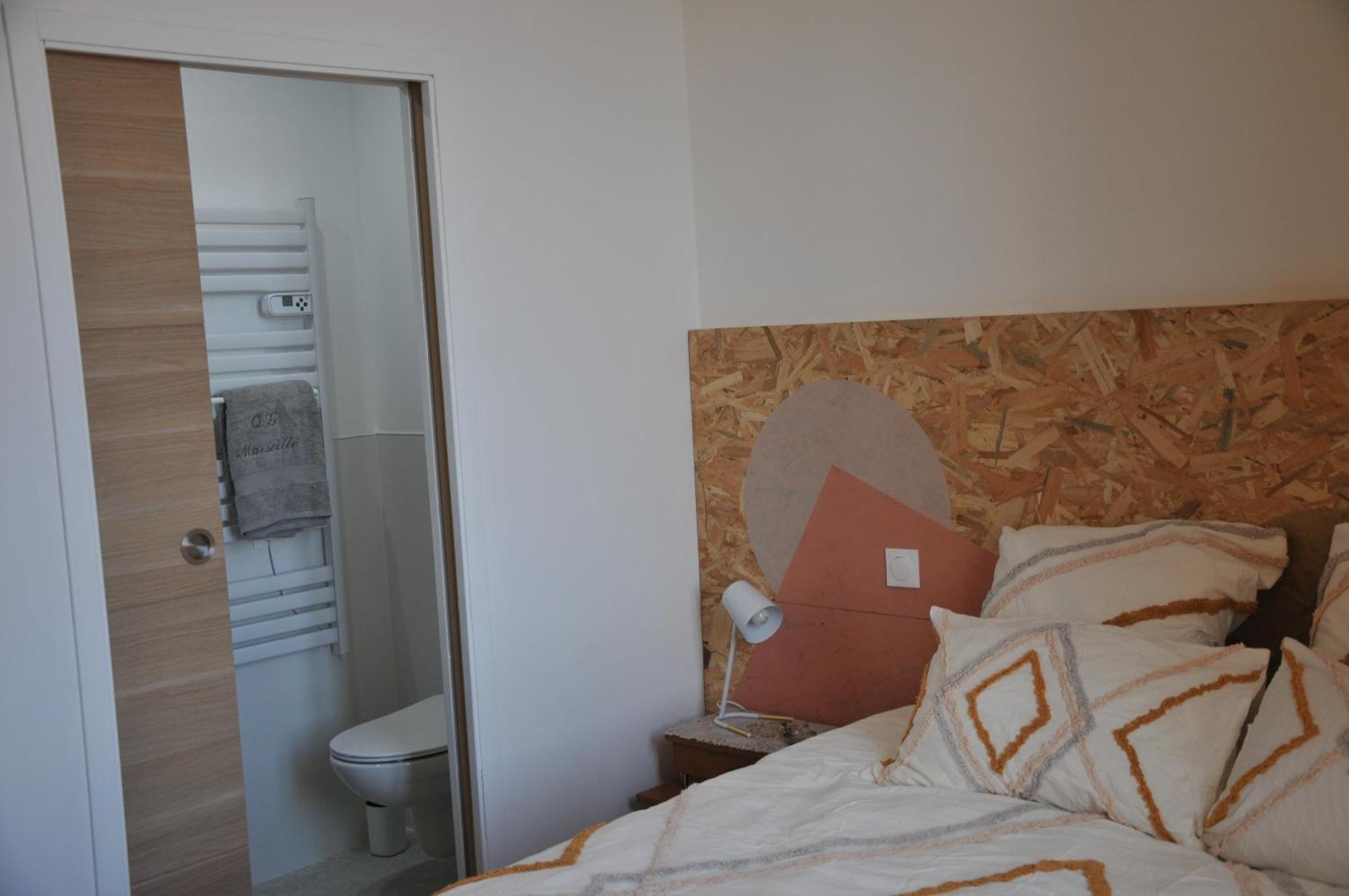 Maison Entiere Avec Un Grand Jardin A 15 Min Du Centre En Transports: Bienvenue A Qg ! *