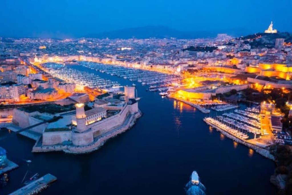 Tres Chaleureux A Marseilles